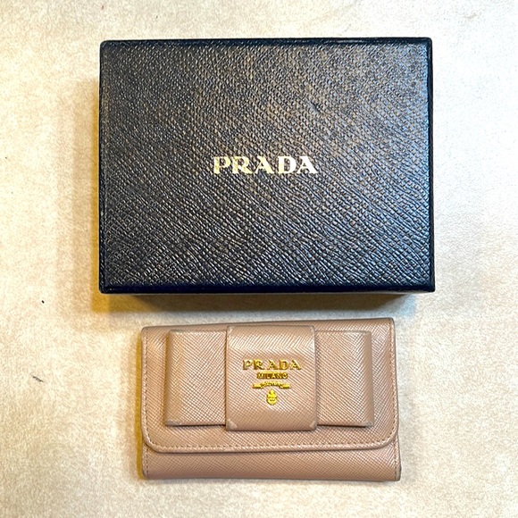 Prada Women’s Key Holder 💯 Authentic - Picture 1 of 8